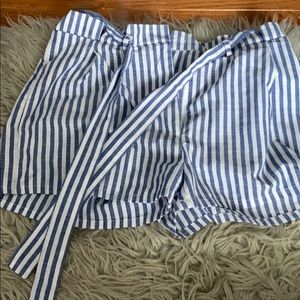 Stripped tie shorts